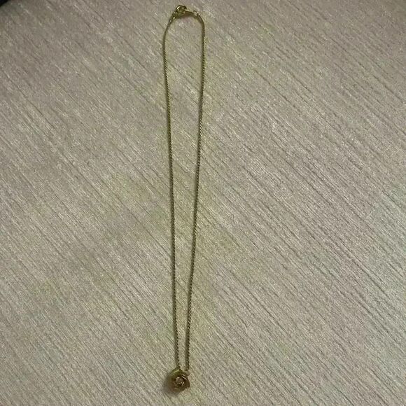 Vintage Gold tone saudered rose necklace with paste stone - Picture 2 of 3